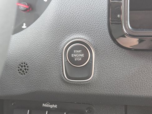 Used 2025 Mercedes-Benz Sprinter 2500 image 21