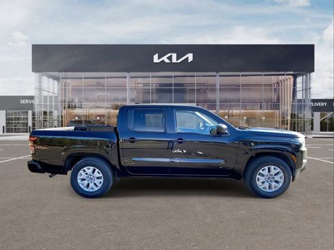 Used 2023 Nissan Frontier SV image 9