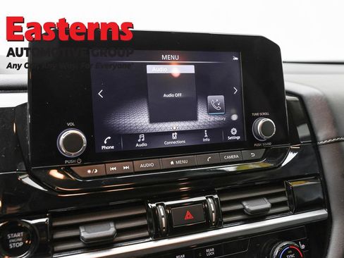Used 2025 Nissan Pathfinder SV FWD image 19