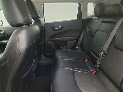 Used 2017 Jeep Compass Latitude w/ Popular Equipment Group FWD image 18