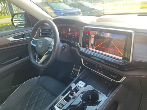 Used 2024 Volkswagen Atlas SEL Premium R-Line AWD/4WD image 8