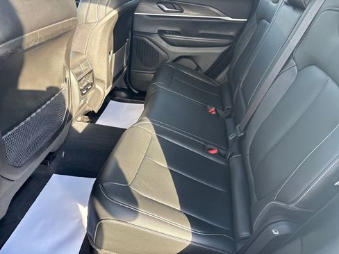 Used 2023 Jeep Grand Cherokee Limited image 28