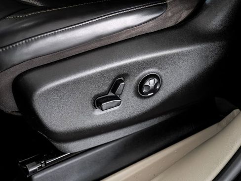 Used 2020 Chrysler Voyager Lxi image 30