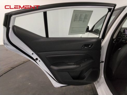 Used 2025 Nissan Altima 2.5 SV image 29