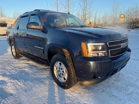 Used 2011 Chevrolet Avalanche LS image 7