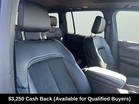 New 2025 Jeep Grand Cherokee Altitude RWD image 17
