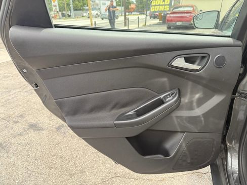 Used 2015 Ford Focus Titanium FWD image 18