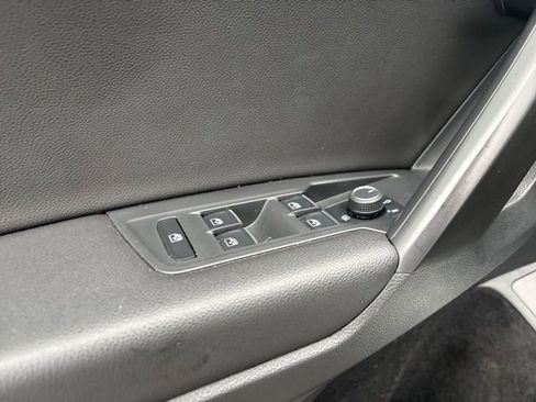 Used 2021 Volkswagen Tiguan SE image 21