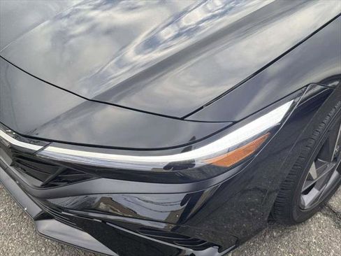 Certified 2025 Hyundai Elantra SEL image 7