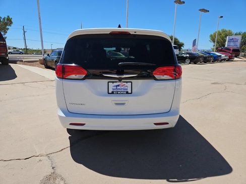 Used 2024 Chrysler Voyager LX FWD image 3