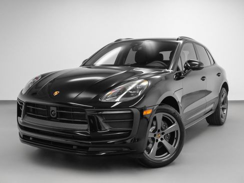 Used 2025 Porsche Macan image 1