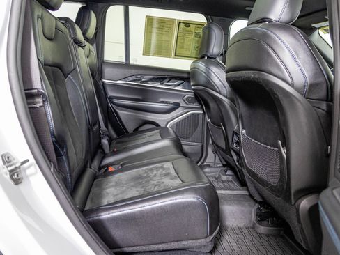Used 2022 Jeep Grand Cherokee Trailhawk AWD/4WD image 46