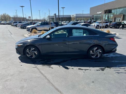 New 2026 Hyundai Elantra Limited FWD image 12
