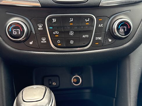 Used 2018 Chevrolet Equinox LT AWD/4WD image 20