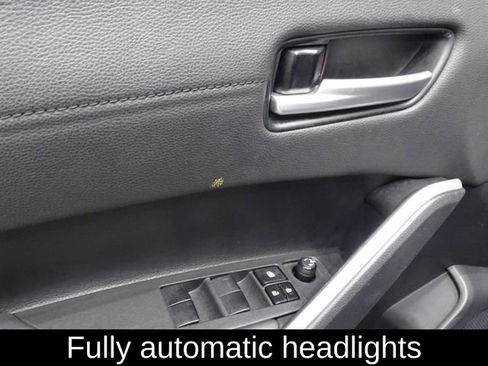 Used 2022 Toyota Corolla Cross XLE image 17