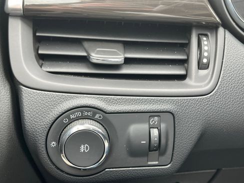 Used 2019 Buick Envision Essence FWD image 23