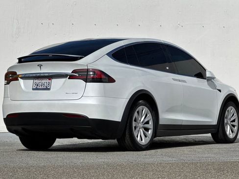 Used 2020 Tesla Model X Long Range image 3