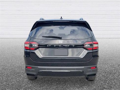 New 2026 Honda Pilot Black Edition image 4