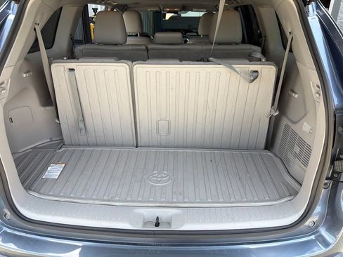 Used 2019 Toyota Highlander XLE AWD/4WD image 12