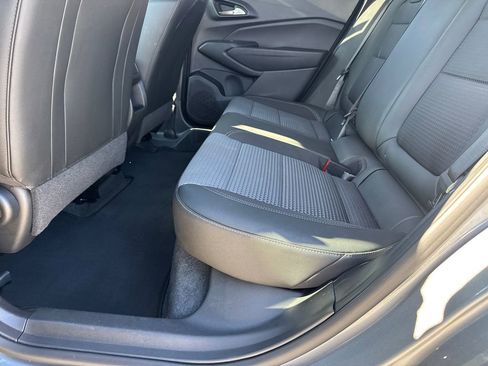 Certified 2025 Chevrolet Trax LT w/ LT Convenience Package image 20