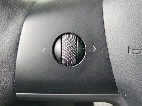 Used 2022 Tesla Model Y Performance image 8