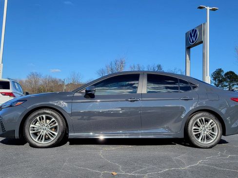 Used 2025 Toyota Camry SE image 5