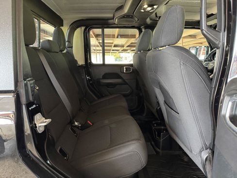 Used 2020 Jeep Gladiator Overland AWD/4WD image 33