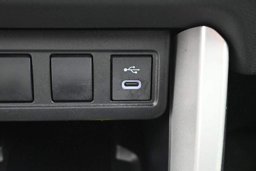 Used 2025 Toyota Corolla Cross LE FWD image 21
