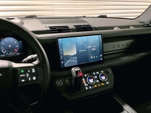 Used 2025 Land Rover Defender 110 X-Dynamic SE image 5