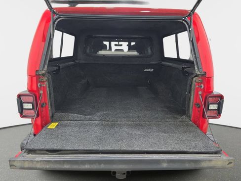 Used 2023 Jeep Gladiator Rubicon w/ LED Lighting Group AWD/4WD image 14