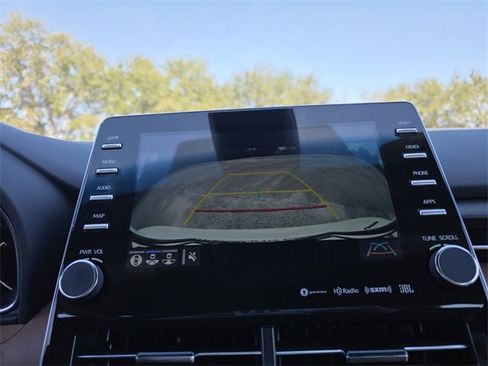 Used 2022 Toyota Avalon Limited image 30