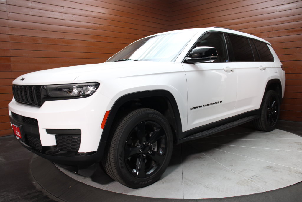 Used 2023 Jeep Grand Cherokee L Laredo RWD image 30
