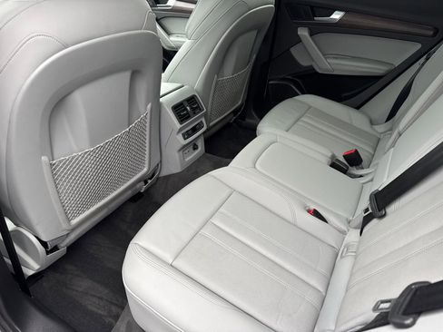 Used 2021 Audi Q5 Prestige w/ Prestige Package image 11