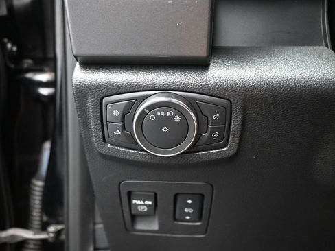 Used 2016 Ford F150 XLT image 12