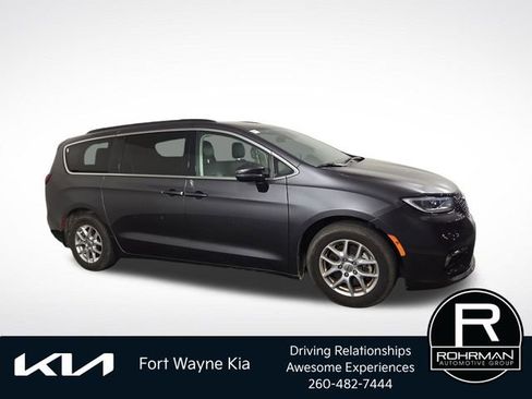 Used 2022 Chrysler Pacifica Touring-L FWD image 6