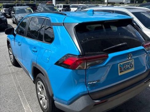 Used 2019 Toyota RAV4 LE FWD image 4