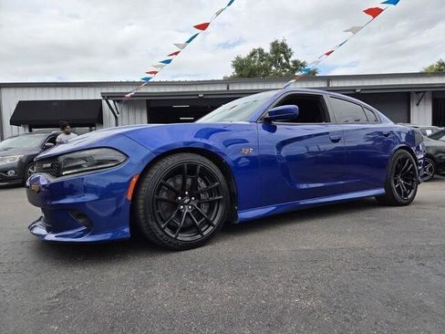 Used 2018 Dodge Charger R/T RWD image 3