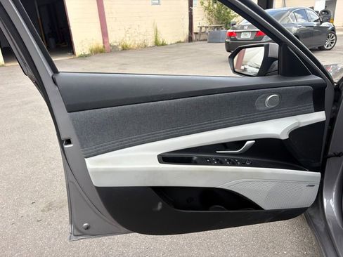 Used 2023 Hyundai Elantra Limited FWD image 10