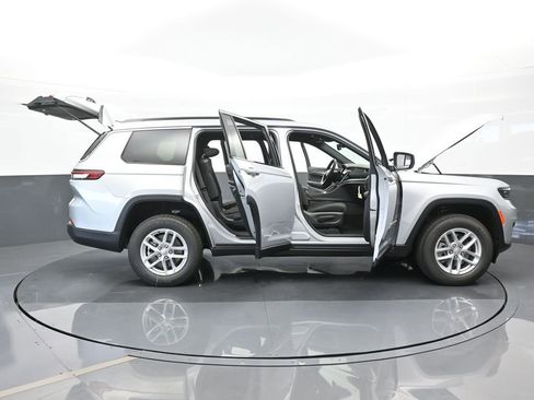Used 2024 Jeep Grand Cherokee L Laredo RWD image 64