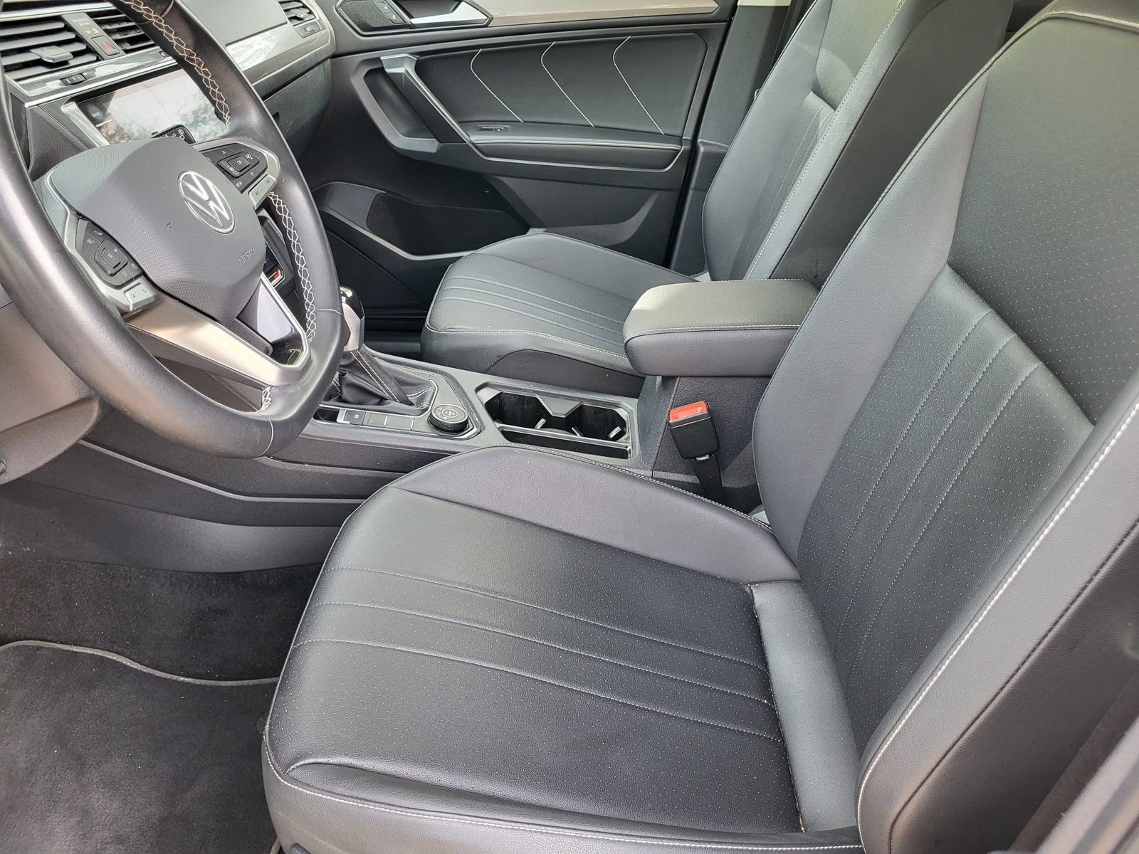 Used 2023 Volkswagen Tiguan SE w/ Panoramic Sunroof Package AWD/4WD image 27