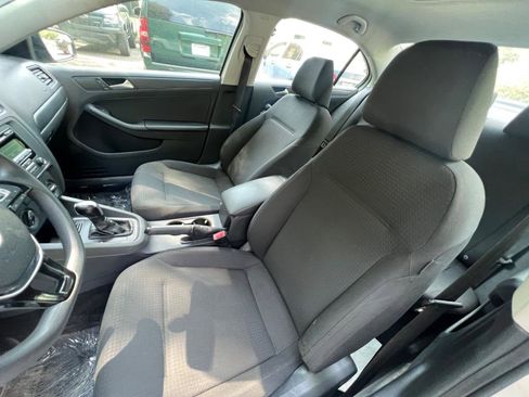 Used 2015 Volkswagen Jetta S image 9