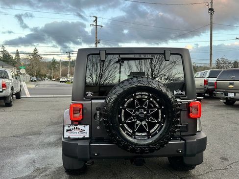 Used 2016 Jeep Wrangler Unlimited Sahara w/ Connectivity Group image 17
