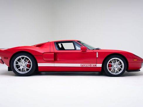 Used 2005 Ford GT image 3
