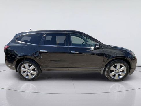 Used 2017 Chevrolet Traverse LT w/ Style and Technology Package FWD image 2