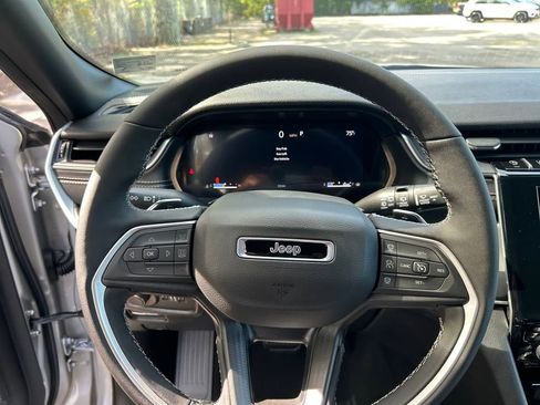 New 2025 Jeep Grand Cherokee Altitude image 14