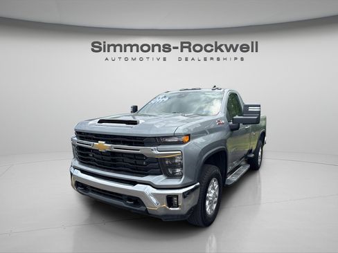 Used 2024 Chevrolet Silverado 3500 LT w/ Convenience Package AWD/4WD image 2