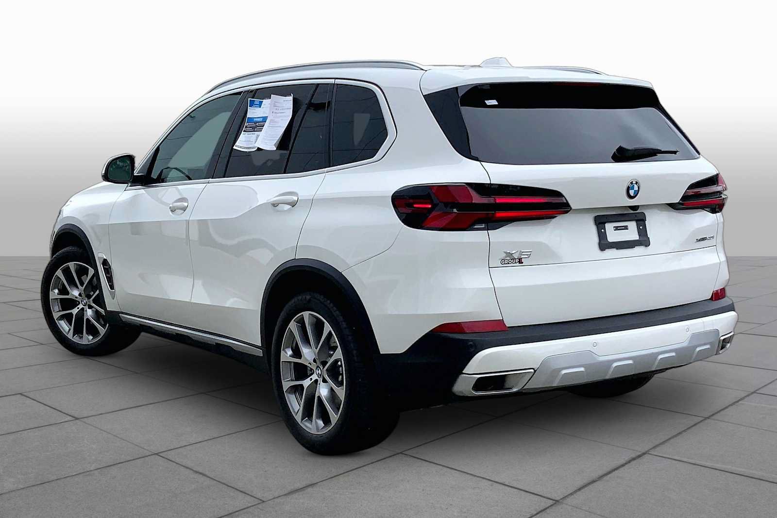 Used 2026 BMW X5 xDrive40i w/ Premium Package AWD/4WD image 11