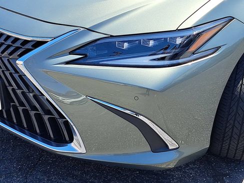 Used 2025 Lexus ES 300h Ultra Luxury w/ Accessory Package (Z2) FWD image 34