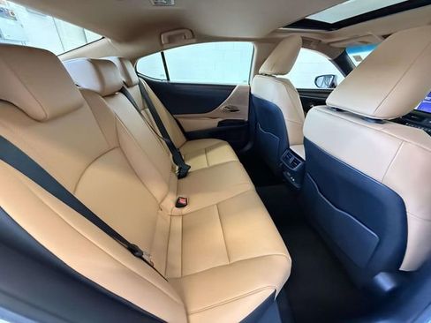Certified 2025 Lexus ES 350 w/ Premium Package FWD image 16