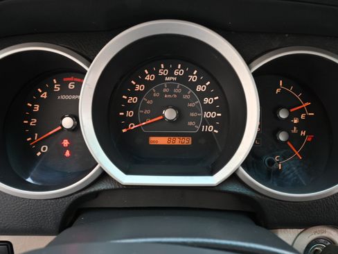 Used 2006 Toyota 4Runner SR5 AWD/4WD image 32